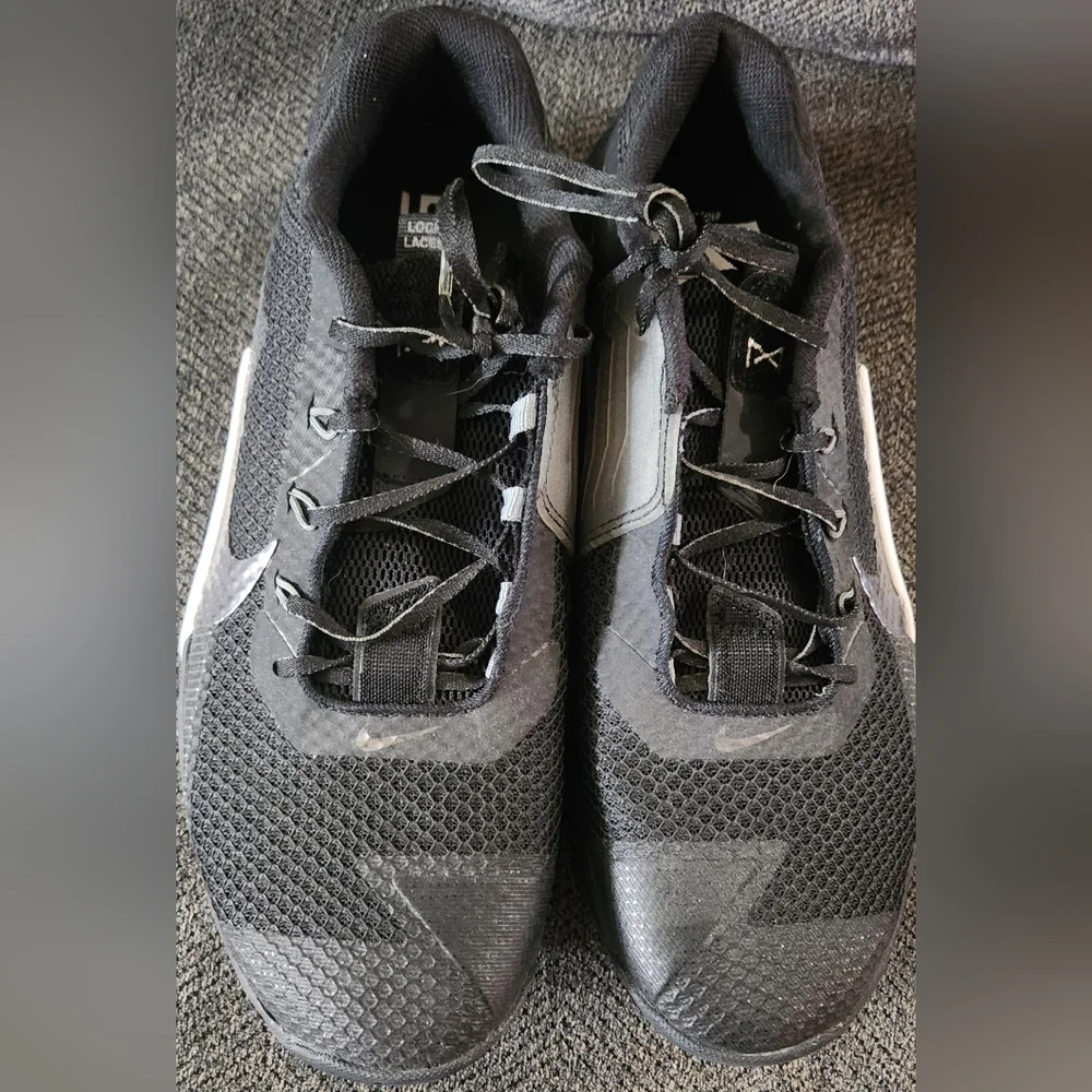 Nike Men’s Athletic Shoes Black with White Accent